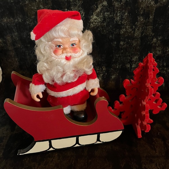 Adorable Vintage 10” Mechanical Santa, Handmade Wood Sleigh, Velvet Flocked Tree - Picture 4 of 14